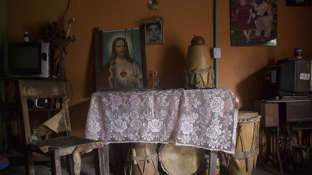 Esto es el sur de Bolívar. Un territorio despiadadamente lejano del cuidado y la vigilancia del Estado colombiano.