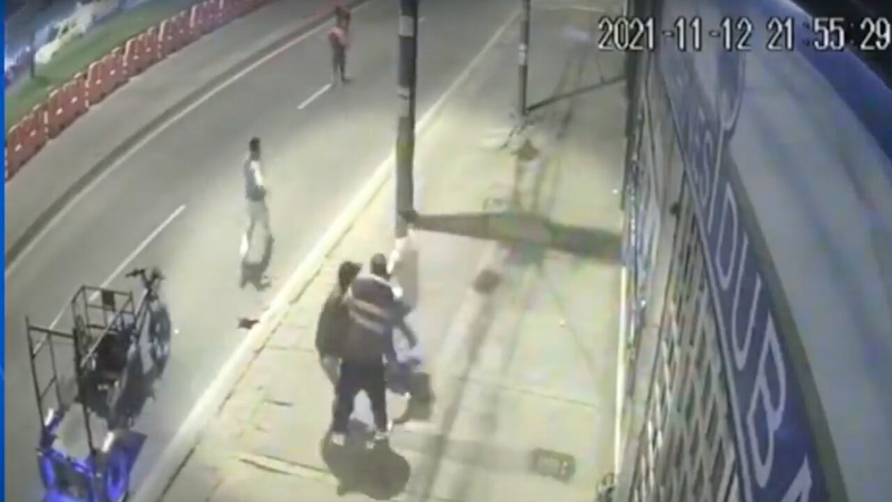 Ladrones huyen en un triciclo luego de un robo en el occidente de Bogotá