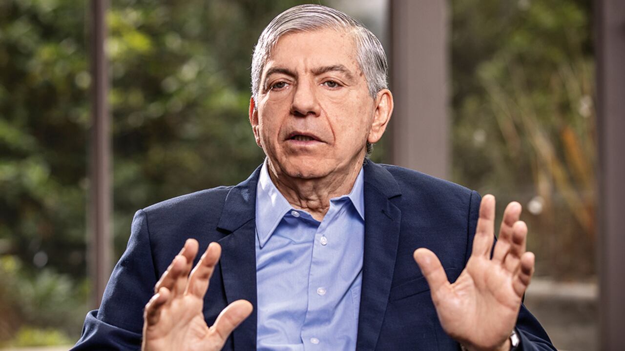 El expresidente César Gaviria, director del Partido Liberal, se ha convertido en un férreo crítico de la reforma tributaria que tramita el Gobierno nacional.