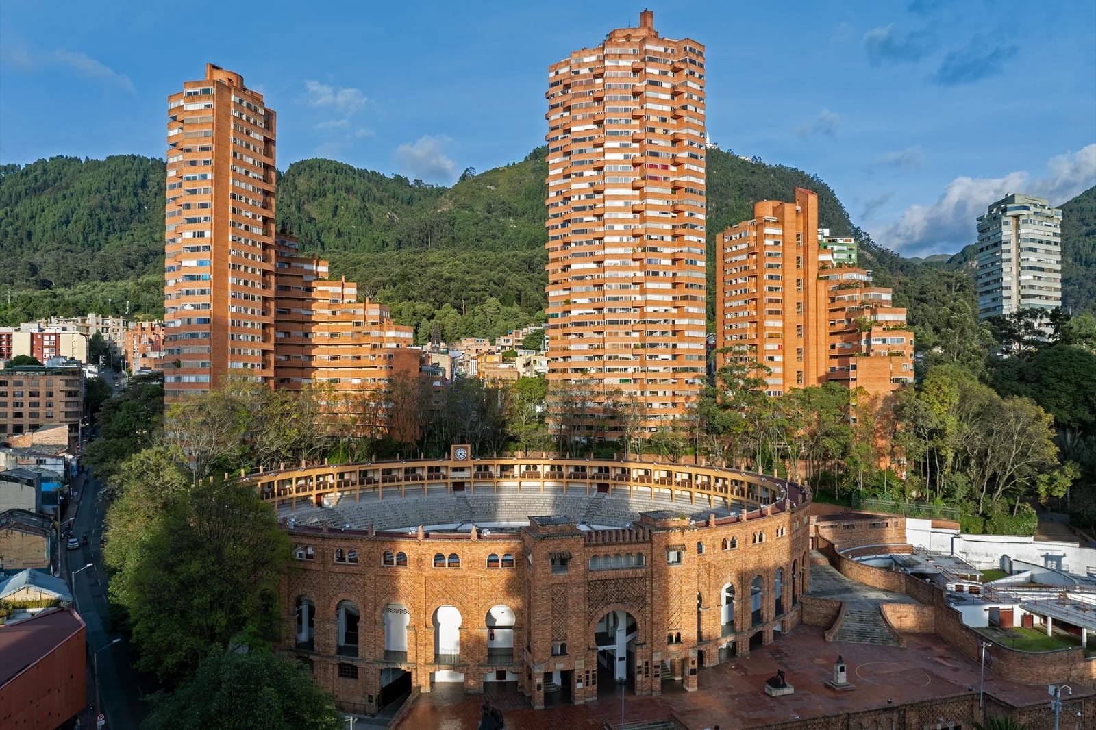 Colombia ha presentado oficialmente la candidatura de las Torres del Parque y otras obras de Rogelio Salmona ante la Unesco.