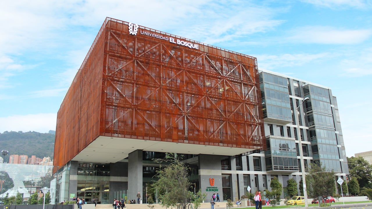 La Facultad de Odontología de la Universidad El Bosque forma especialistas con visión integral, liderazgo y capacidad de transformación.