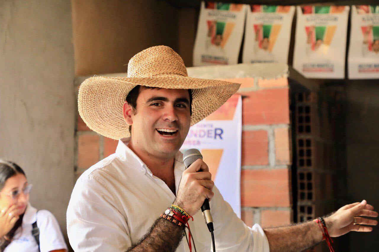 Héctor Mantilla, candidato a la Gobernación de Santander.
