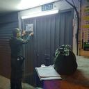 Las autoridades suspendieron el funcionamiento del establecimiento por permitir la presencia de menores de edad.