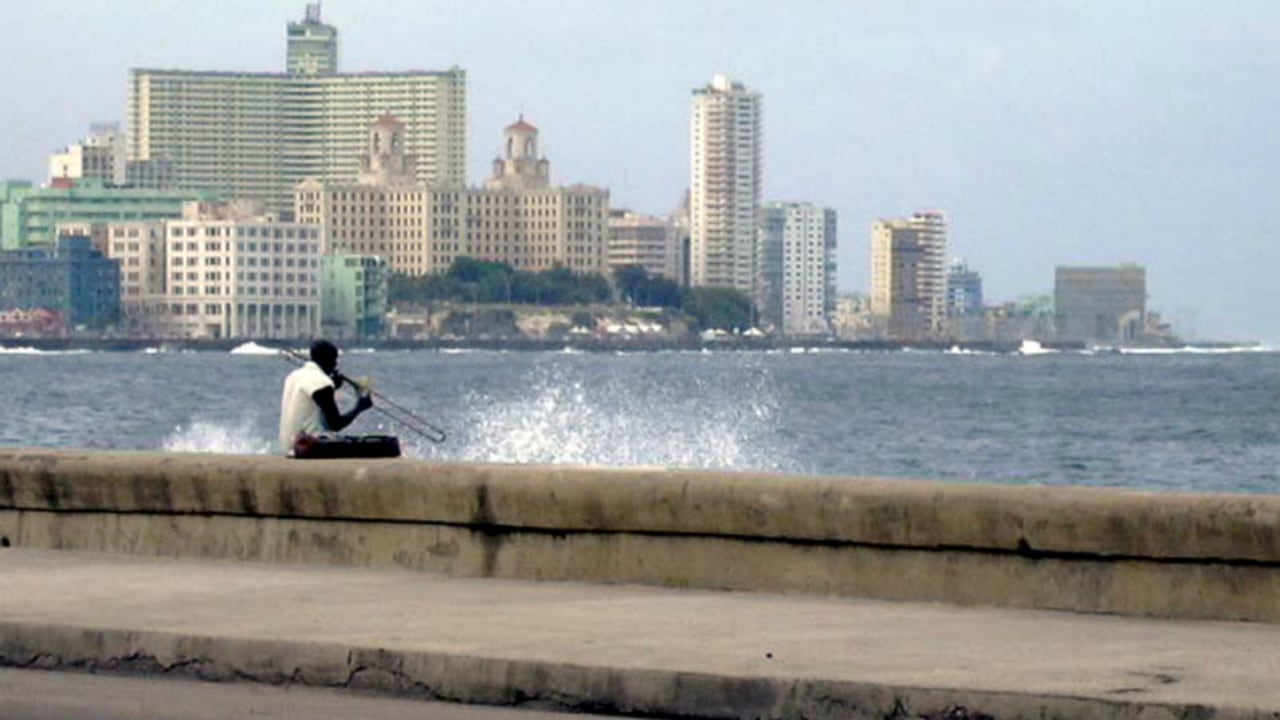 Cubanos se lanzan al mar por difícil situación económica en su país
