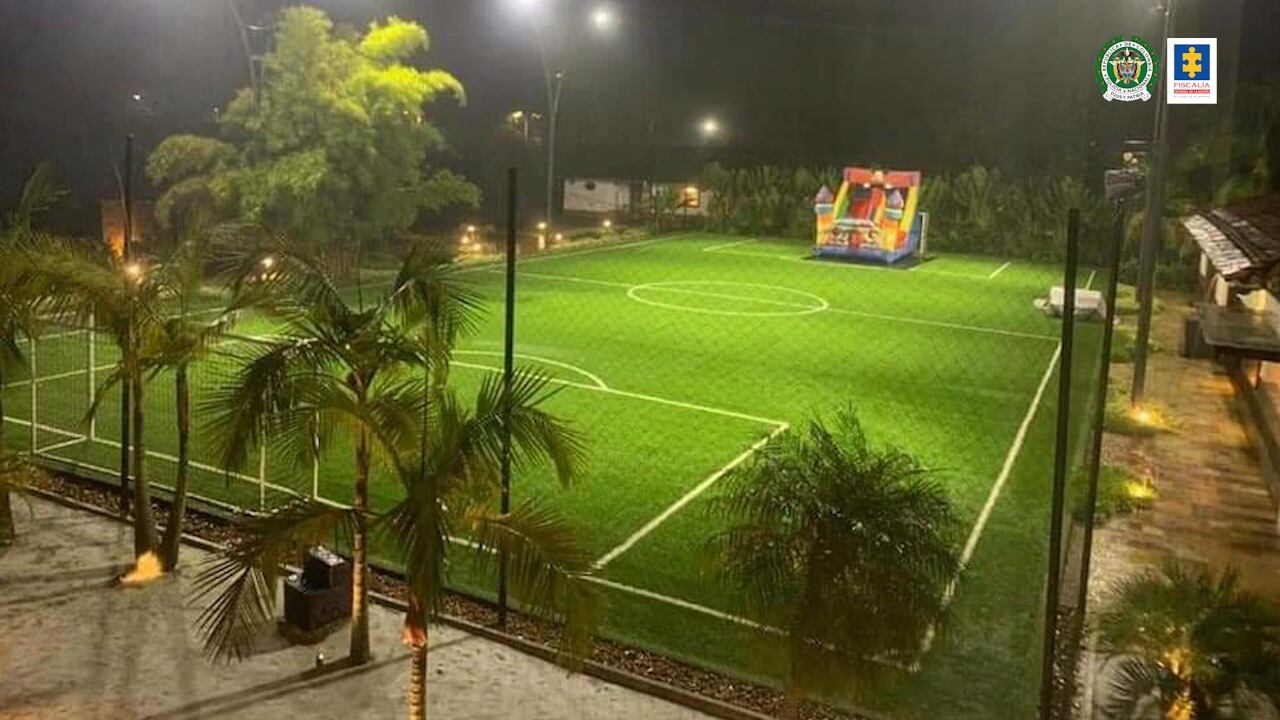 Los Ferrari y otros lujosos bienes que incautó la Fiscalía a alias Falcón, un narco del Clan del Golfo