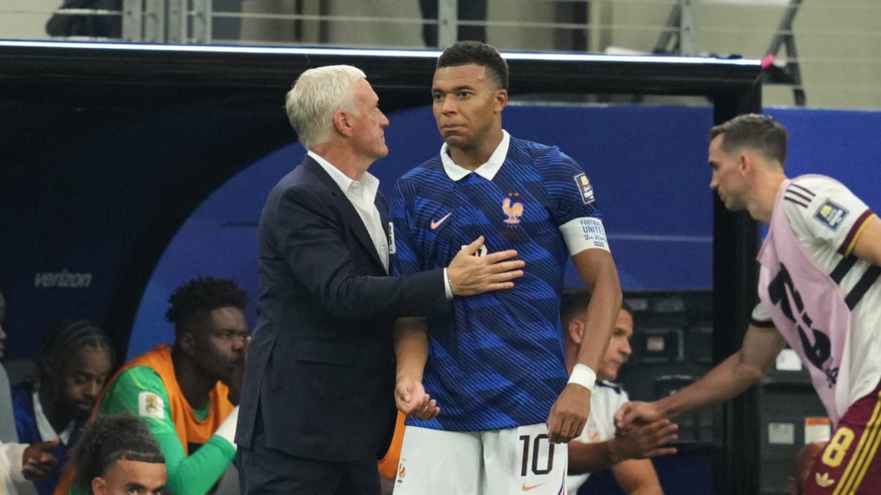 Fin de una era. Didier Deschamps y Kylian Mbappé preparan su último partido juntos en Francia.