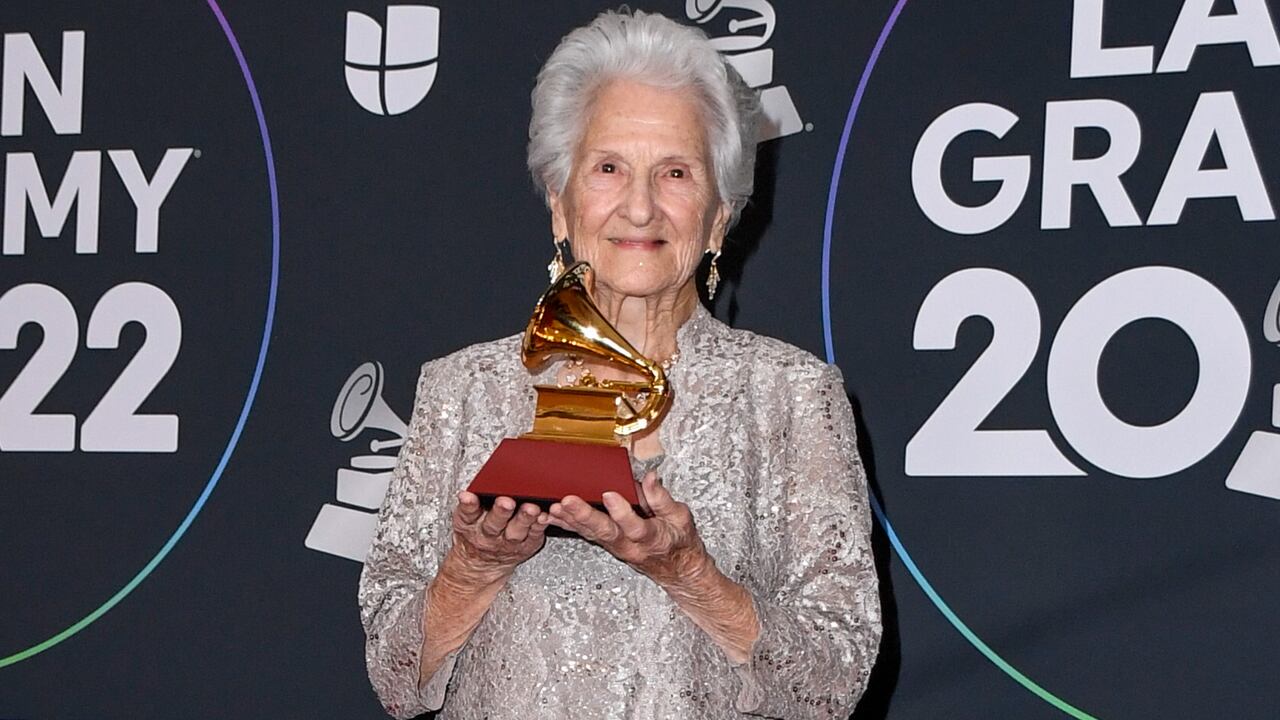 Ángela Álvarez empató en la categoría de Nuevo artista en los Latin Grammy 2022. Foto: Getty Images.