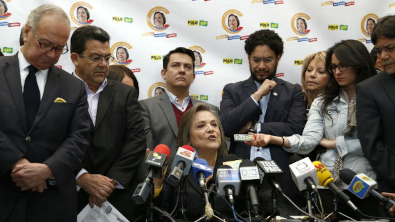 Clara López le entregó su apoyo a Juan Manuel Santos.