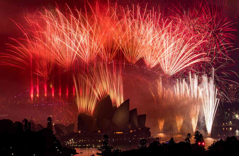Juegos artificiales en el Ann Harbour en Sidney, Australia. Foto de la Agencia Anadolu.