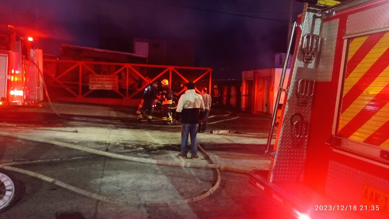 Vecinos del sector aseguraron que es la primera vez que ocurre un hecho así y dicen que ahora el miedo se apoderó de la comunidad, pues el incendio presentó llamas que alcanzaron una altura considerable.