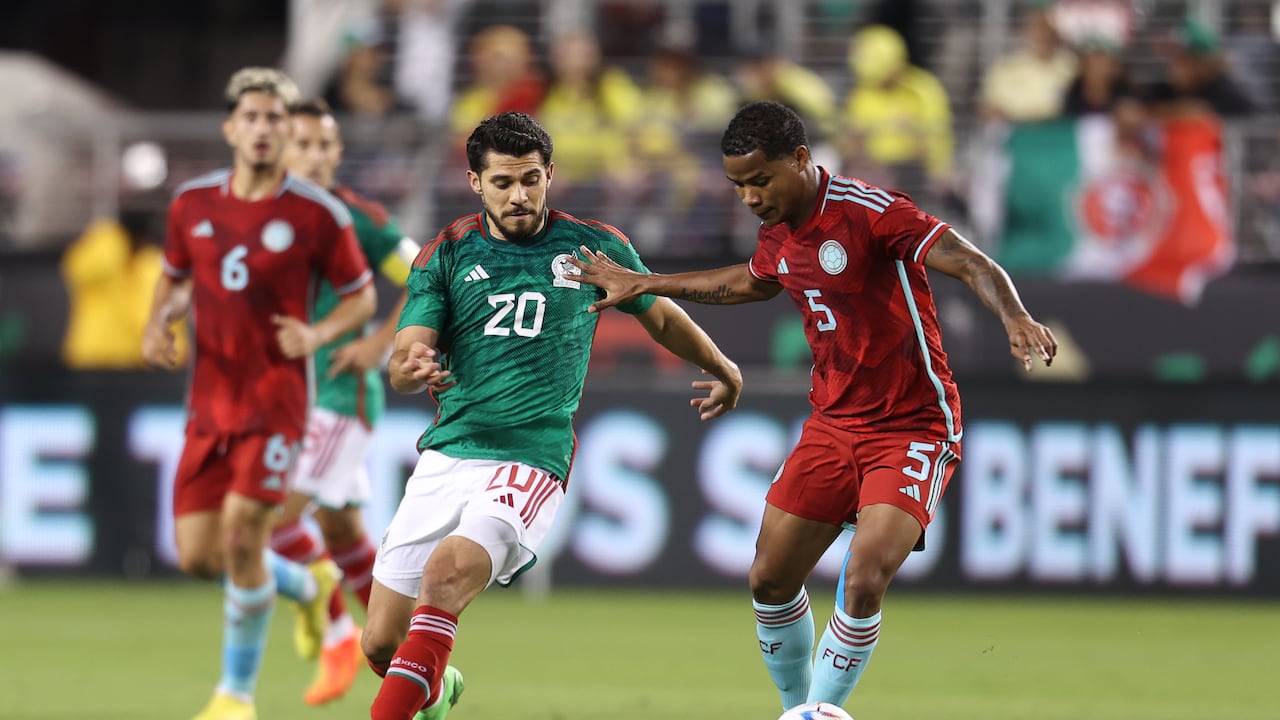 Wílmar Barrios pone en ventaja 3-2 al equipo colombiano.