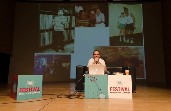 Humphrey Inzillo, editor de la Rolling Stone Argentina durante el Seminario de periodismo musical.