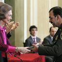 Madrid. Durante la vigésima primera edición de los Premios Reina Sofía contra las Drogas, concedidos por la Fundación Crefat, la Reina de España otorga el galardón al director de la Policía Nacional de Colombia, mayor general Rodolfo Palomino. EFE