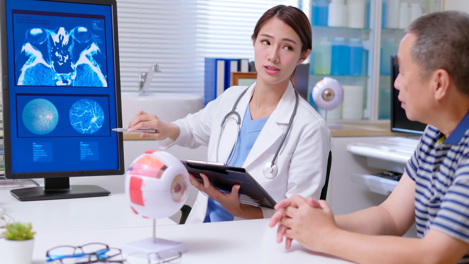Según un estudio, la mitad de la población mundial, con el paso de los años, va a padecer de cataratas.