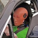 Desde los años 70 se vienen utilizando muñecos configurados con las medidas promedio de un hombre;