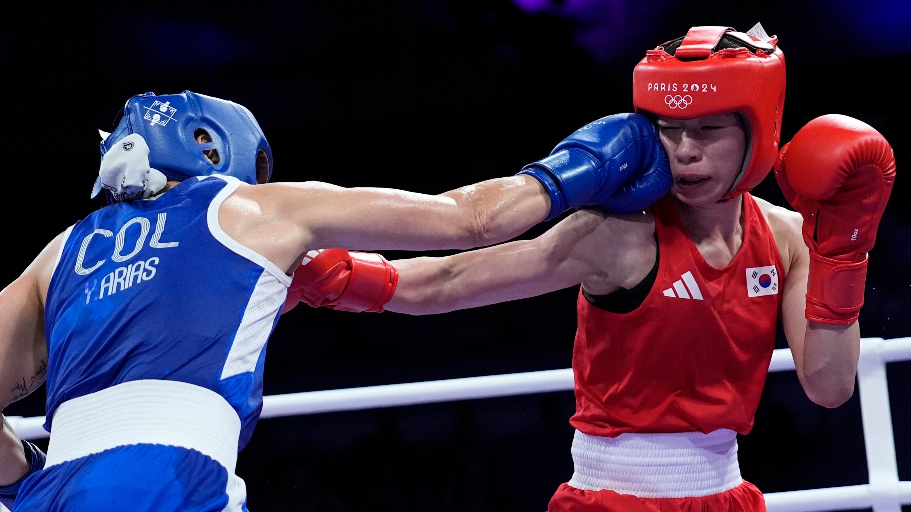 Imagen de la pelea entre Yeni Arias y Aeji Im, por boxeo femenino, en los Juegos Olímpicos de París 2024.