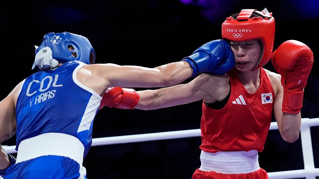Imagen de la pelea entre Yeni Arias y Aeji Im, por boxeo femenino, en los Juegos Olímpicos de París 2024.