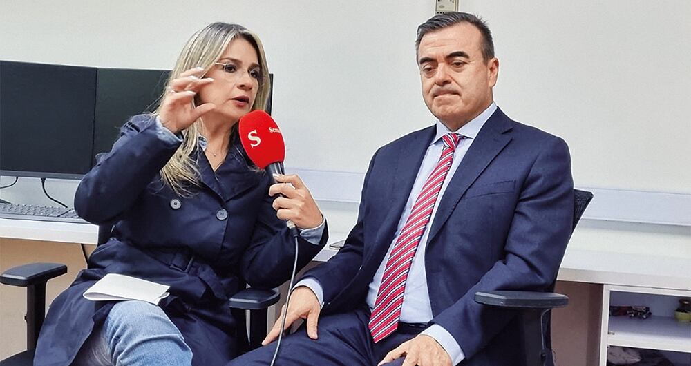   En la entrevista con Vicky Dávila, directora de SEMANA, Olmedo López aseguró que espera la respuesta de la Fiscalía sobre su petición de un principio de oportunidad. 