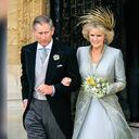 Tras años de desprecio por su amor adúltero y de ser culpados de la infelicidad de Lady Di, Carlos y Camilla se casaron en 2005, en una boda de segunda, en cuya recepción la reina no duró diez minutos.
