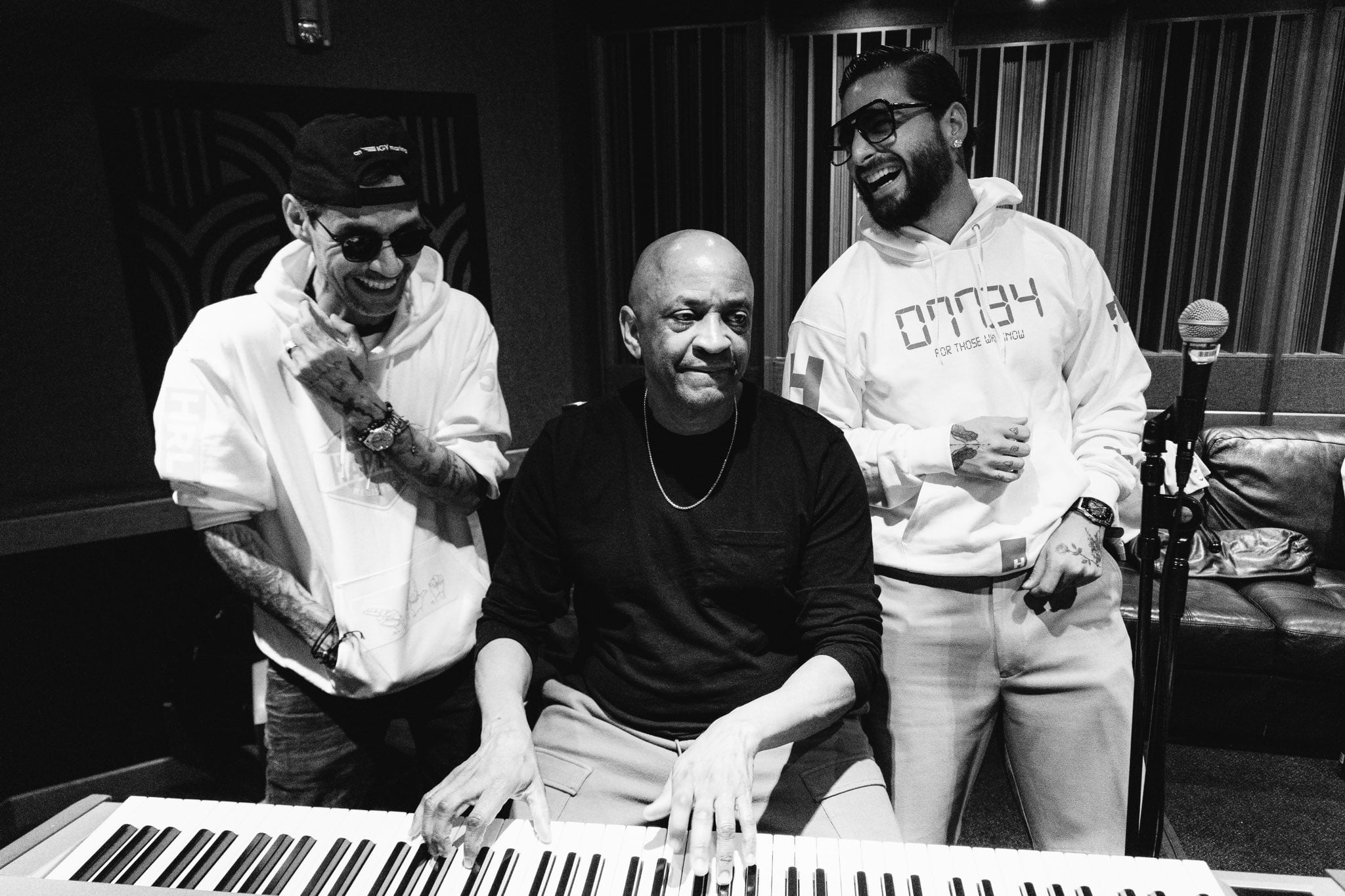 Maluma y Marc Anthony en estudio para producir la canción 'La fórmula'.