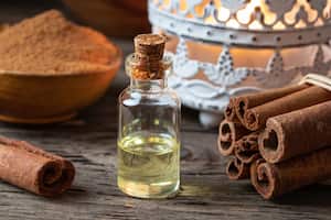 La canela tiene efectos aromatizantes.