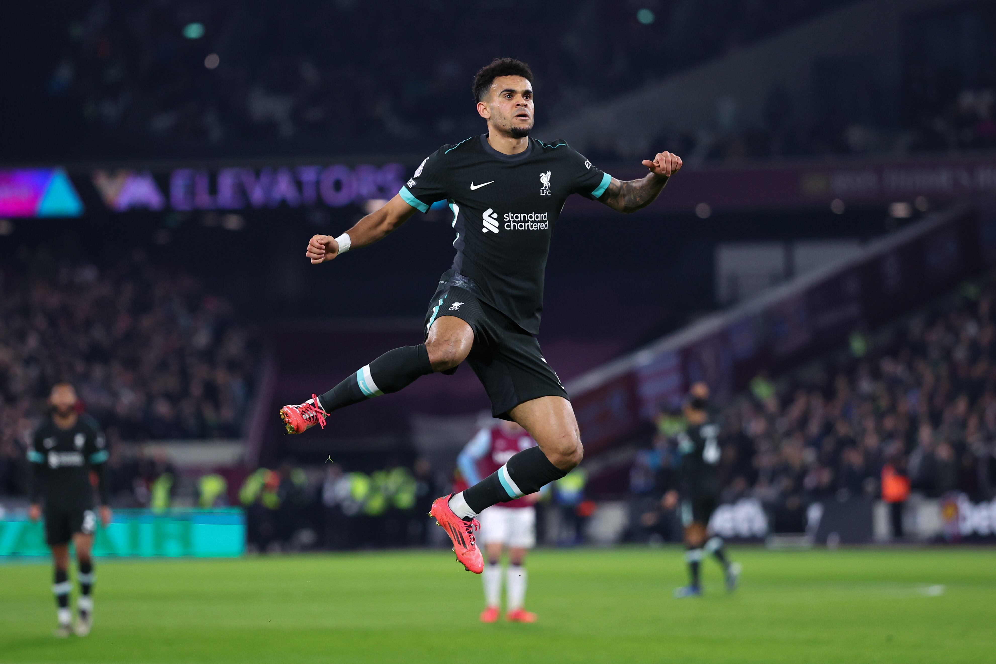 iLONDON, ENGLAND - DECEMBER 29:  Luis Diaz of Liverpool celebrates scoring the first goal during the Premier League match between West Ham United FC and Liverpool FC at London Stadium on December 29, 2024 in London, England. (Photo by Marc Atkins/Getty Images)