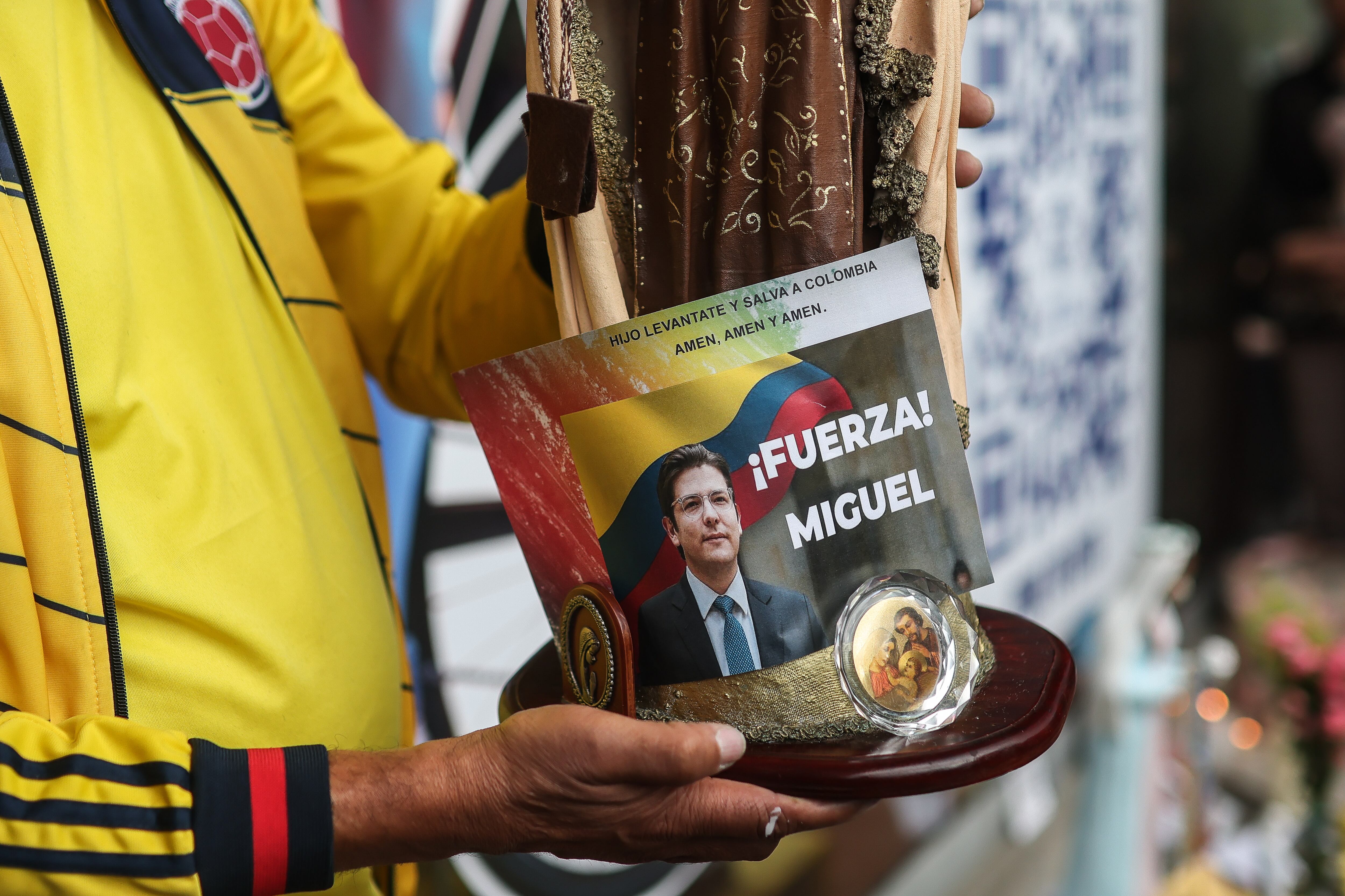 Jornada de oración en la Fundación Santa Fe por la salud del precandidato presidencial Miguel Uribe Turbay