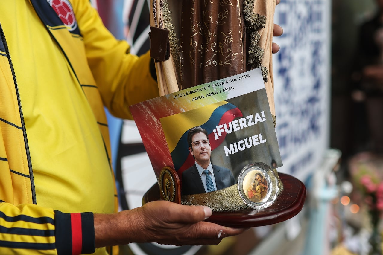 Jornada de oración en la Fundación Santa Fe por la salud del precandidato presidencial Miguel Uribe Turbay