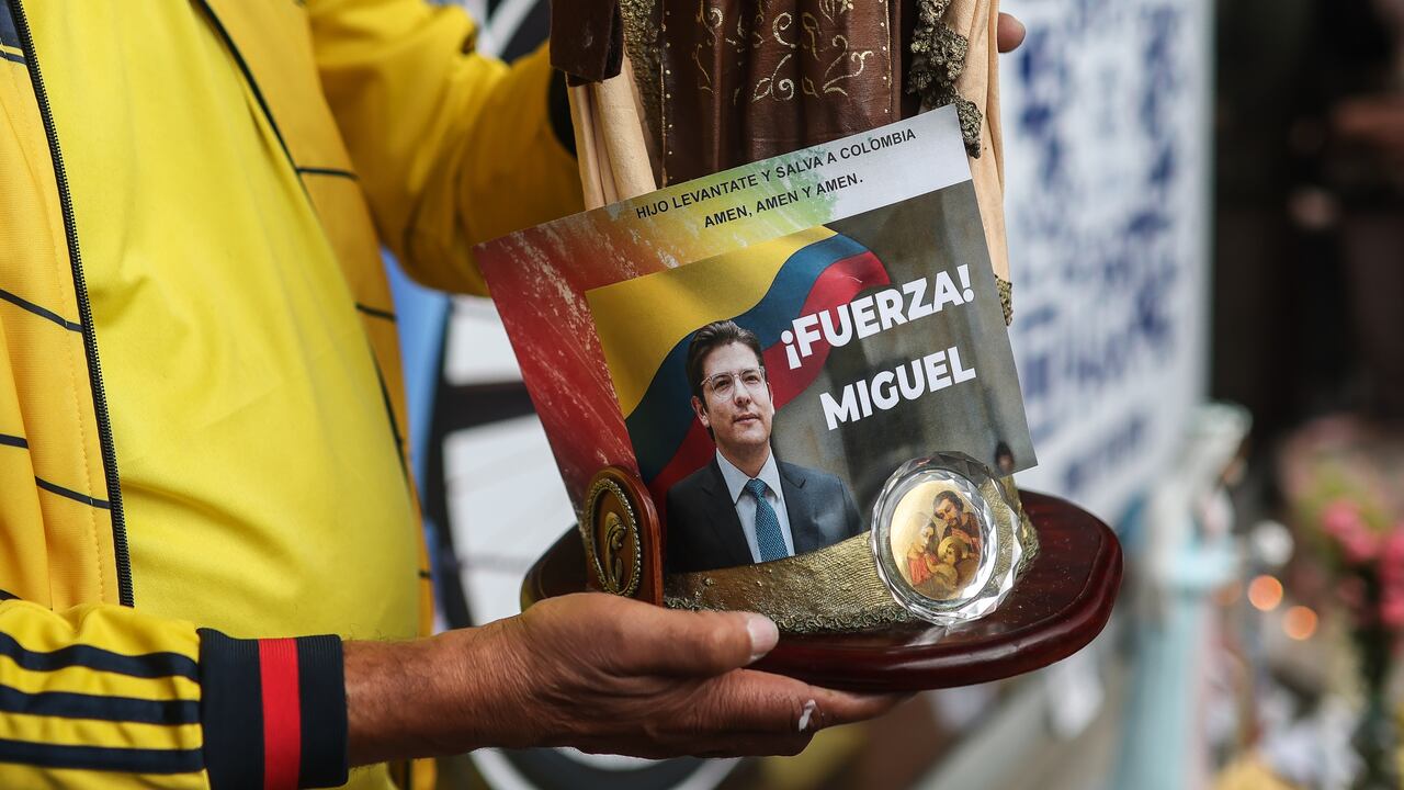 Jornada de oración en la Fundación Santa Fe por la salud del precandidato presidencial Miguel Uribe Turbay.