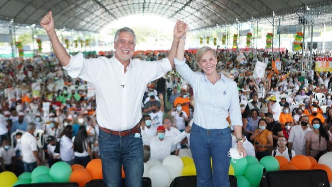 Enrique Peñalosa y Dilian Francisca Toro.