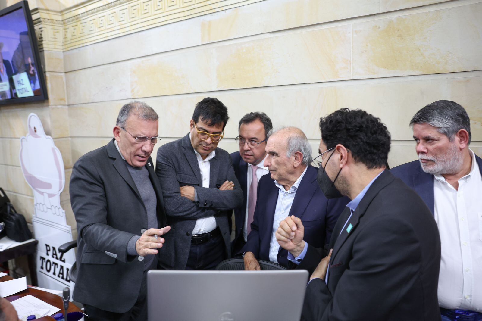 En la plenaria del Senado se discute la prórroga de la Ley de Orden Público.