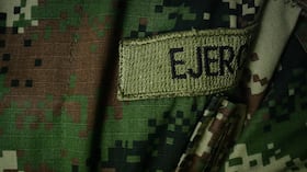 En un operativo entre el CTI y el Ejército se logró la incautación de dos toneladas de prendas y accesorios de las fuerzas militares.. (Colprensa - Diego Pineda)