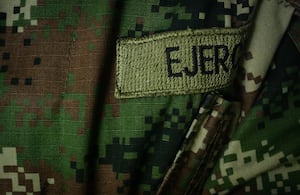 En un operativo entre el CTI y el Ejército se logró la incautación de dos toneladas de prendas y accesorios de las fuerzas militares.. (Colprensa - Diego Pineda)