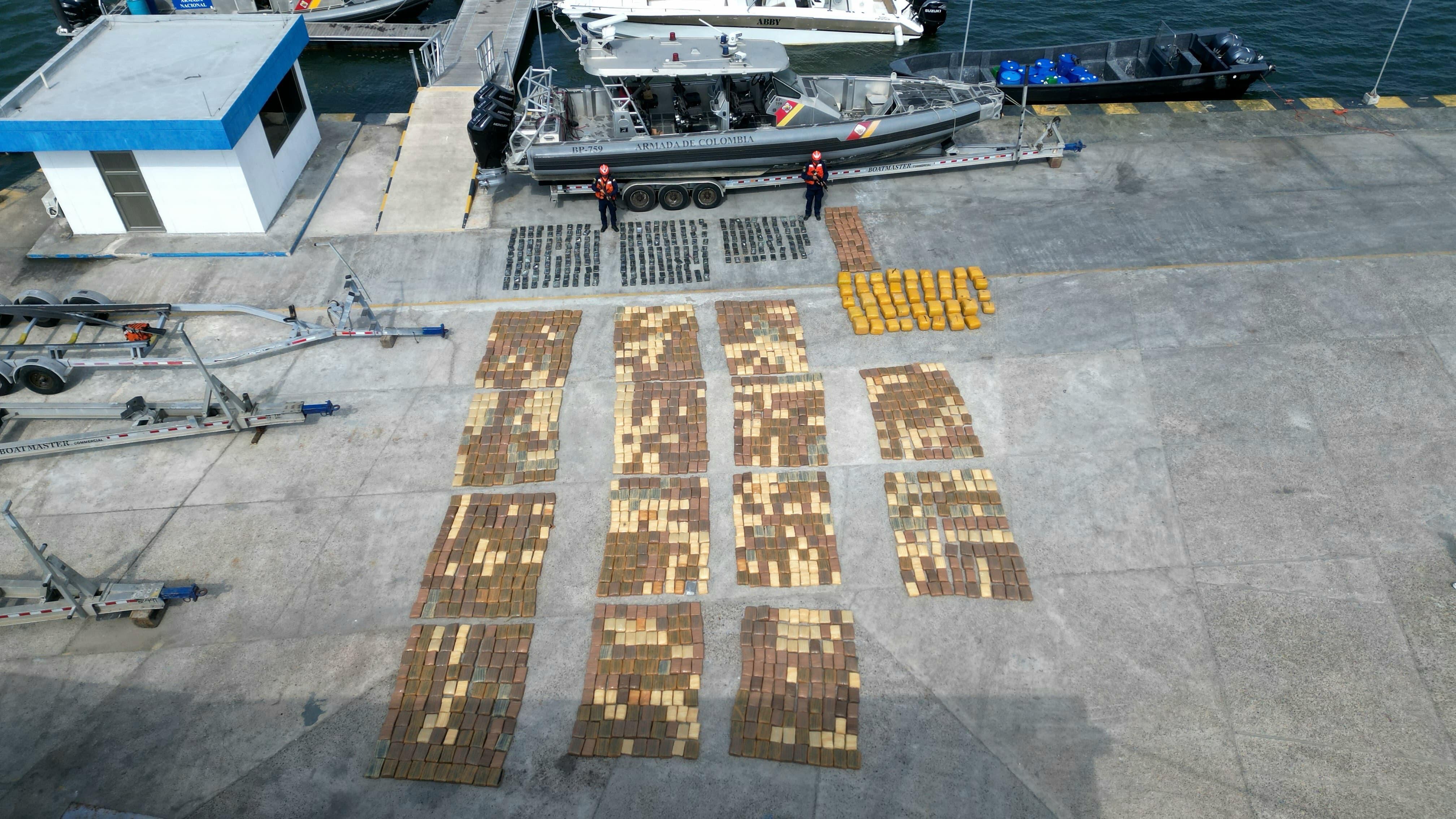 Incautan cargamento de coca y marihuana avaluado en más de 18 millones de dólares; así fue la operación de la Armada y Fuerza Aérea