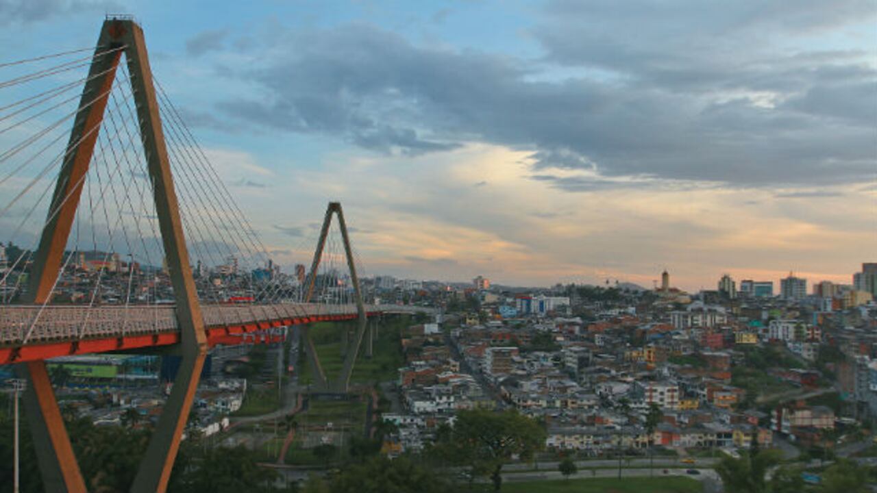 Este es el viaducto César Gaviria Trujillo de Pereira.