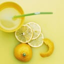 La cáscara de limón también aporta beneficios para el organismo como le jugo de esta fruta. Foto: Getty Images.