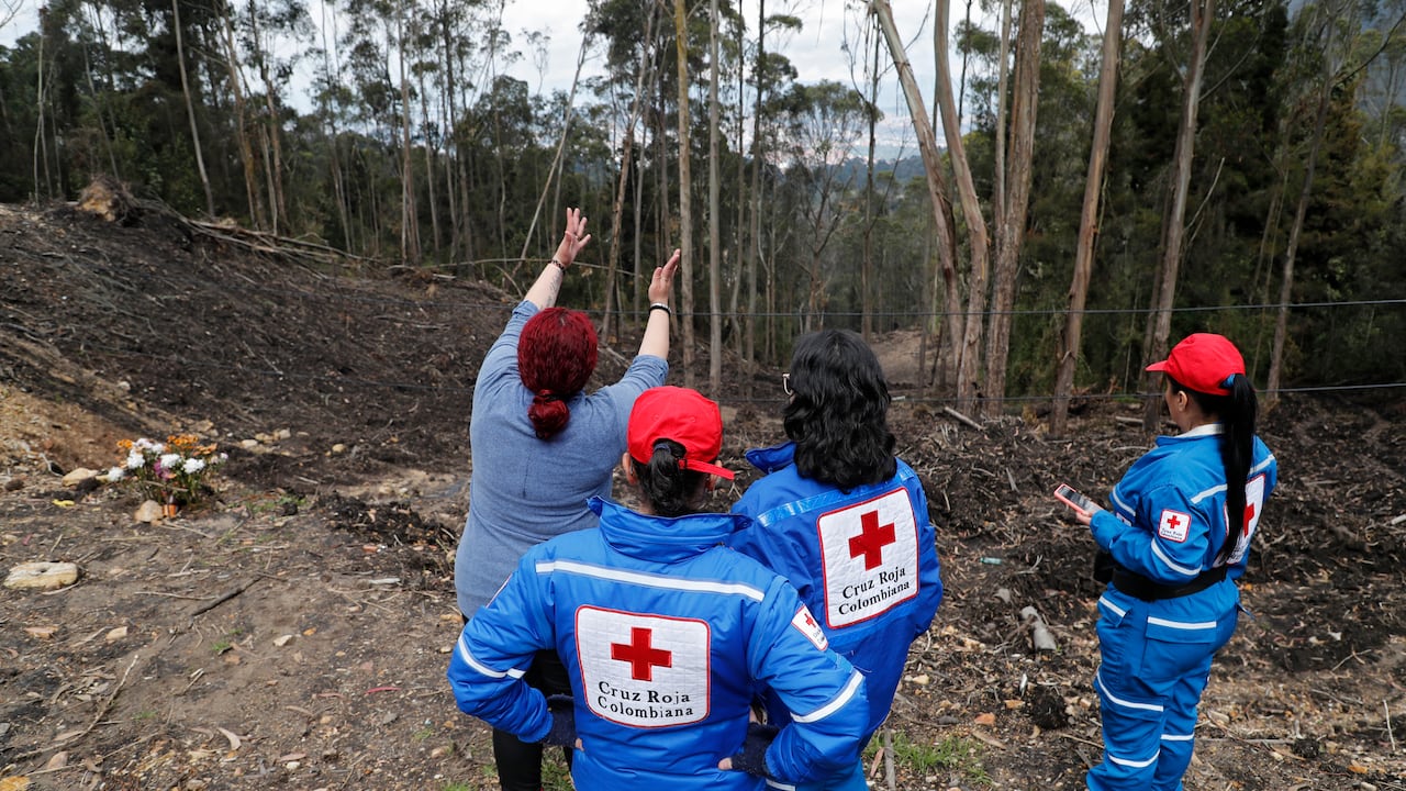 Ángela Ríos Camacho, esposa del vigilante Javier Velilla, desaparecido en una avalancha, vía La Calera. Foto Guillermo Torres Reina / Semana.
