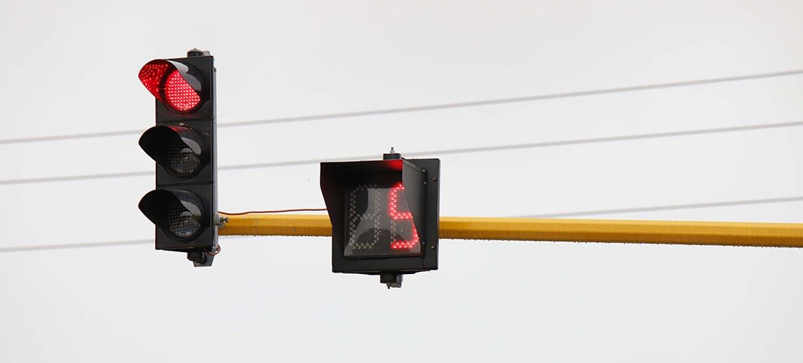 Autoridades de Movilidad aseguran que afectaciones de semáforos en Cali se deben a vandalismo y conexiones ilegales.