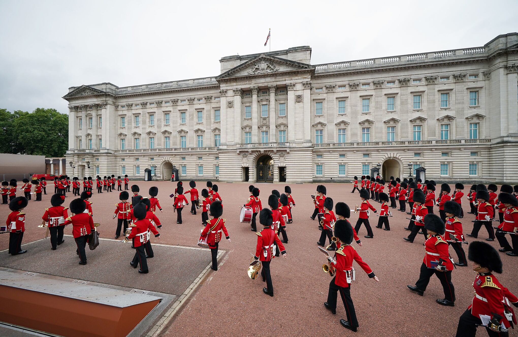 Cambio de la guardia regresa al palacio de Buckingham