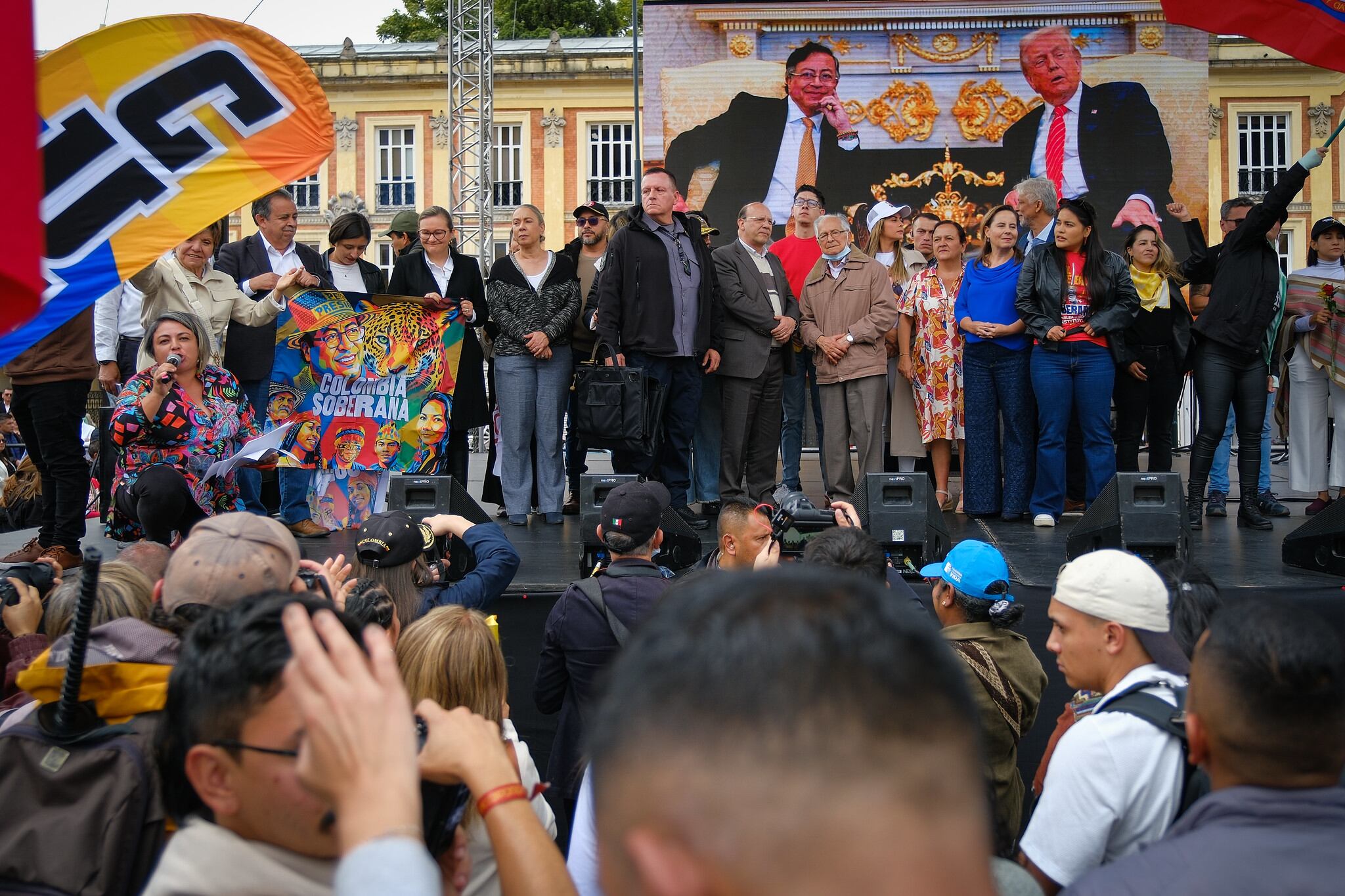 Seguidores del presidente, Gustavo Petro, reunidos el 3 de febrero de 2026 en la Plaza de Bolívar, en Bogotá, mientras él visitaba en Washington a Donald Trump, mandatario de los estadounidenses