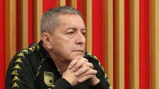 El presidente Eduardo Méndez junto al actual técnico Alfredo Arias. Foto: Independiente Santa Fe.