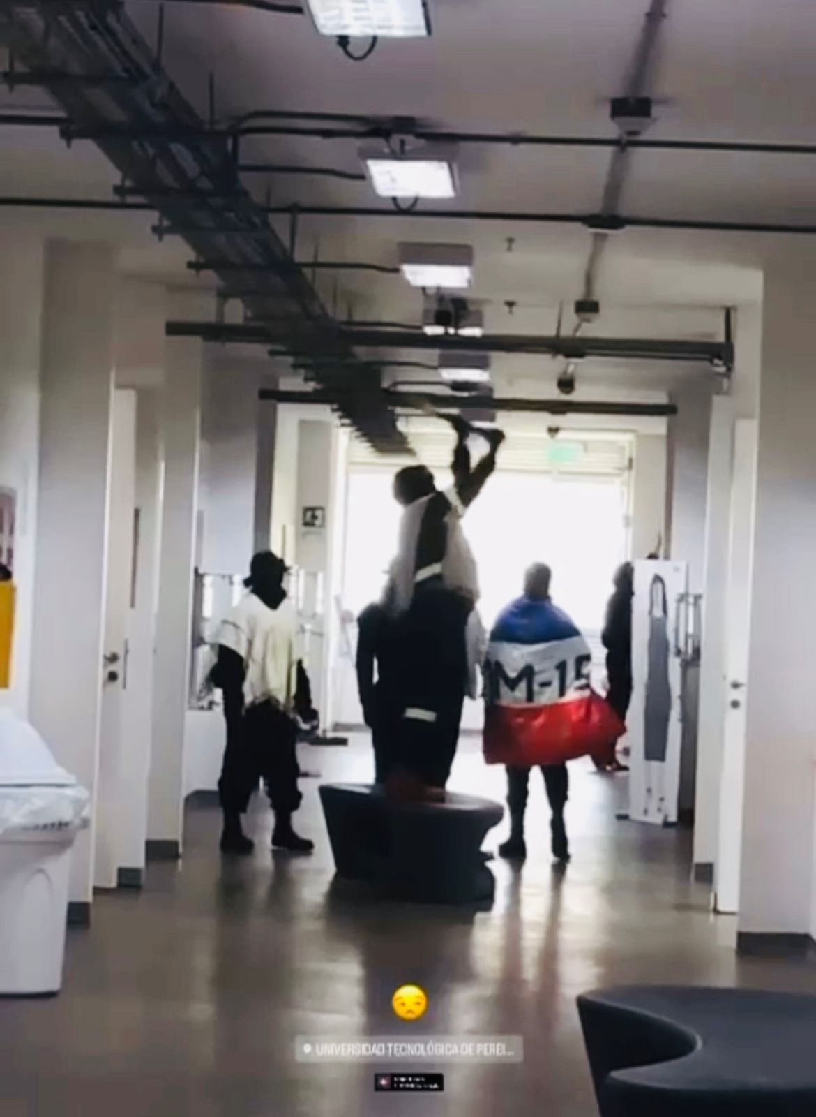 Encapuchados con bandera del M-19 sembraron terror en la Universidad Tecnológica de Pereira
