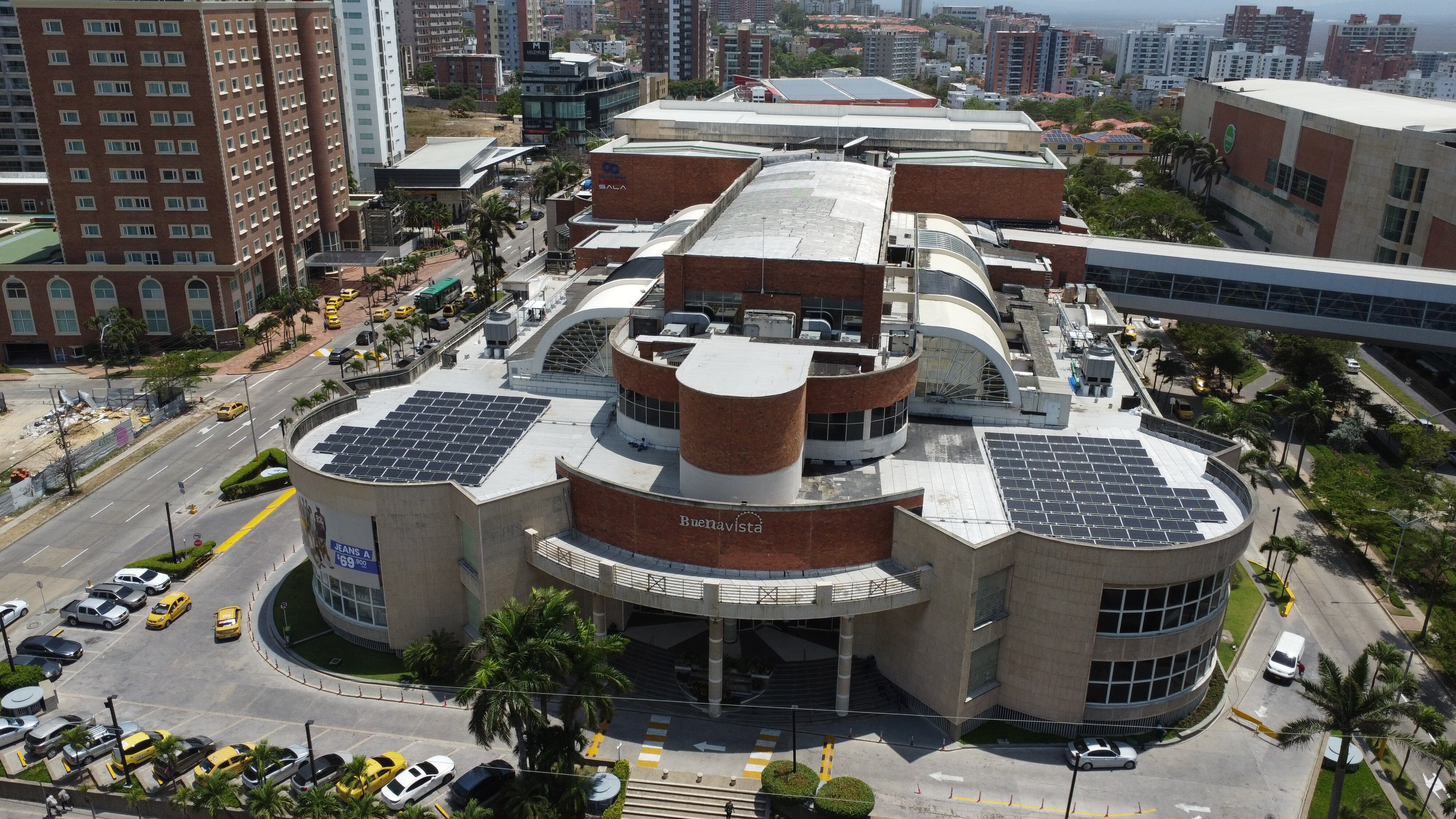 El proyecto implementó un sistema solar de autogeneración en las cubiertas del centro comercial Buenavista Barranquilla I.