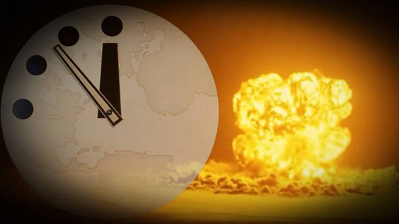 Científicos adelantan el "Doomsday Clock"
