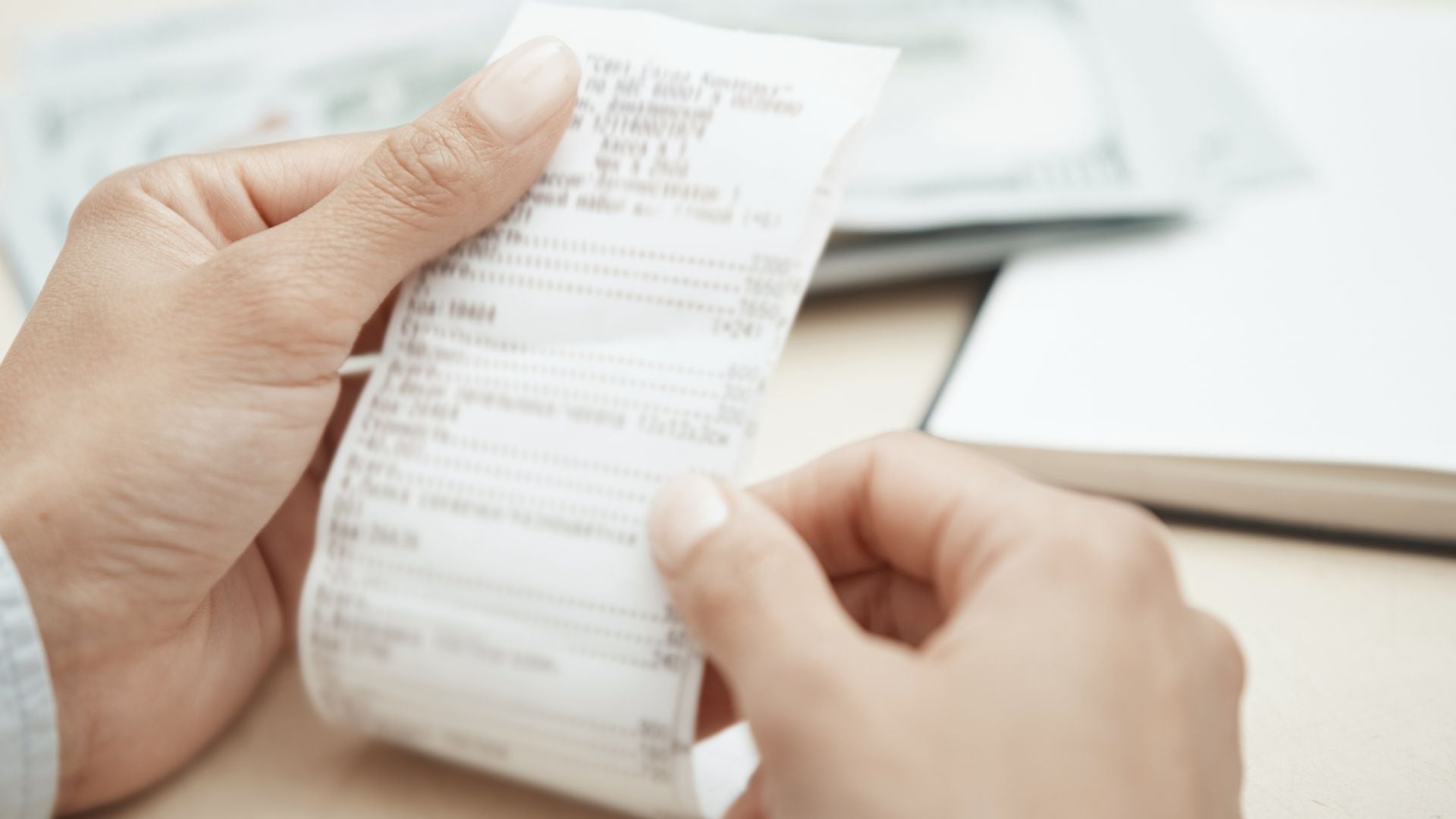 Pagar con tarjeta tiene un riesgo que puede reducir con una simple revisión.