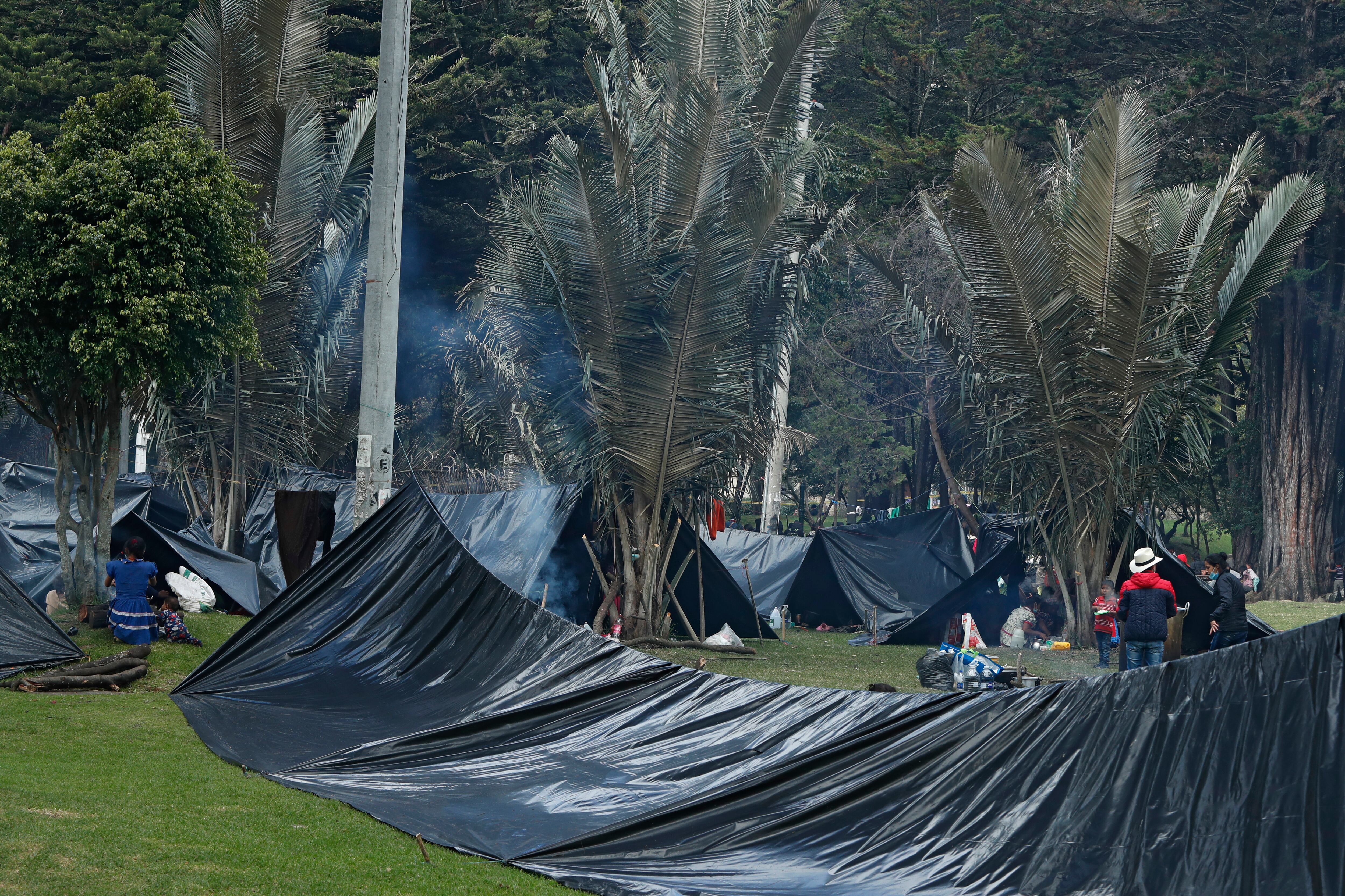 Indígenas  Embera se  tomaron y armaron  cambuches  en el Parque Nacional de Bogotá, reclaman ayudas económicas del Gobierno Nacional y de la Alcaldía de la ciudad
Octubre 2 del 2021
Foto Guillermo Torres Reina / Semana