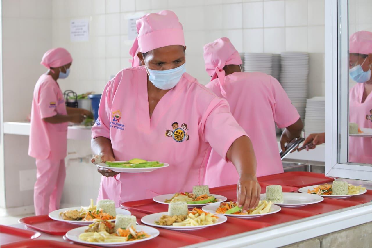 Vuelve el PAE a 206 instituciones educativas oficiales.