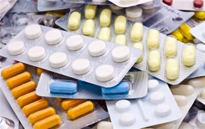 Los medicamentos que requiere prescripción médica crecen principalmente por antihistamínicos y penicilinas. Los de venta libre crecen por sueros y analgésicos. Pantherstock