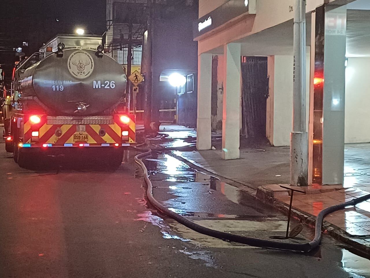 Tres máquinas contraincendios atendieron la emergencia.