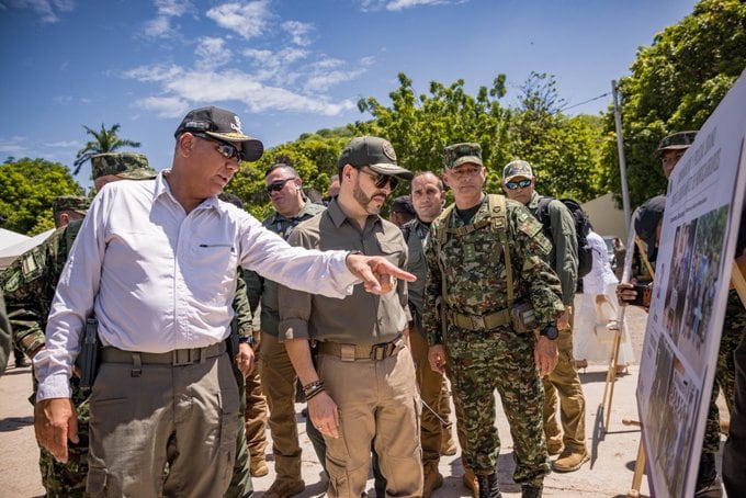 Presidente Abelardo De La Espriella en la Fuerza de Tarea Conjunta Urano